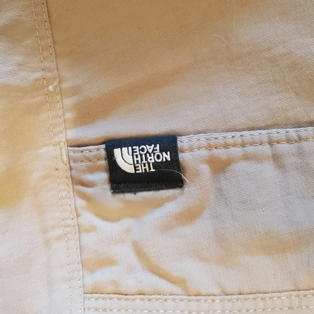 The North face  khaki shorts men sz xl. Cargo back elastic waist